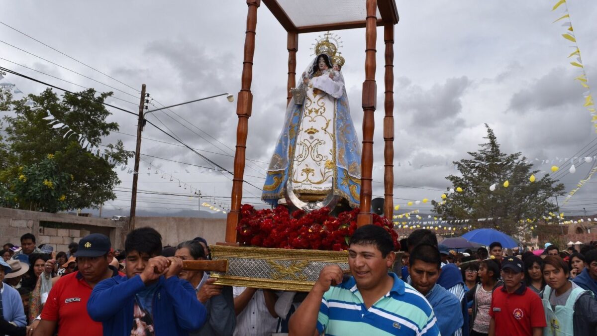 Adoración de los «Toritos» Humahuaqueños hacia la virgen de Candelaria