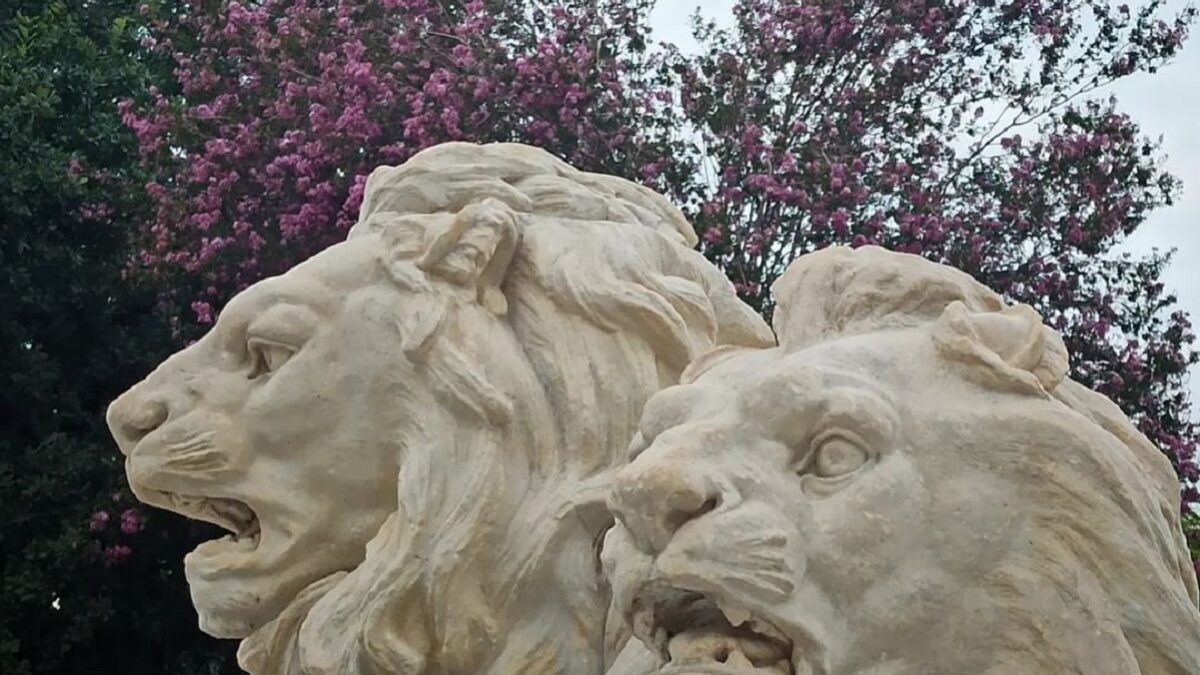 La estatua «Los Leones de Lola Mora» fue restaurada